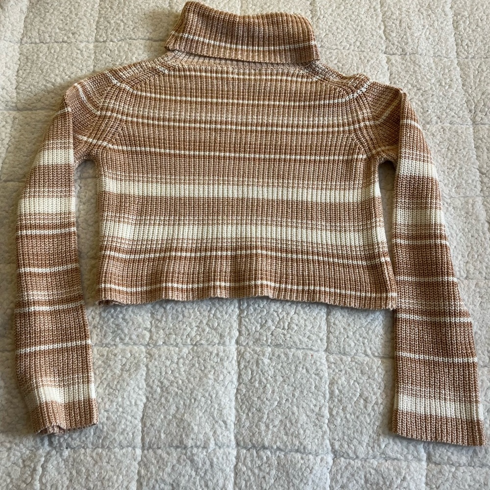Urban Outfitters cropped turtleneck sweater - Picture 8 of 11